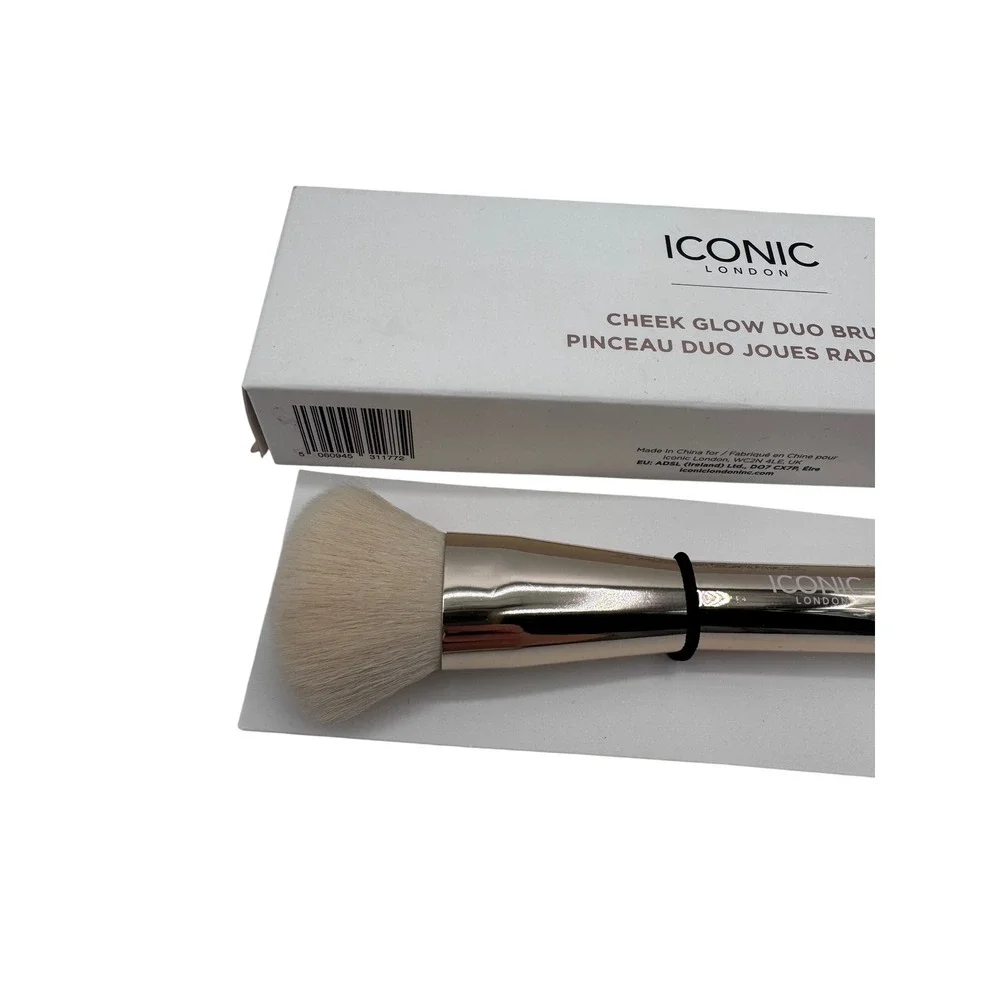 Iconic London OS Gold Cheek Glow Duo Brush Women's Dual-Ended Makeup Tool